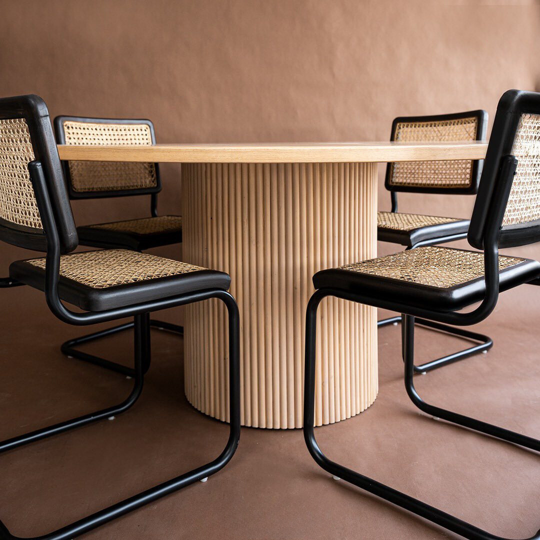 The Round Pedestal Dining Table-Kollekt